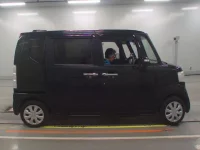 Honda N BOX лот № 50310 оценка 4  с аукциона в Японии 2