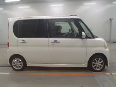 Daihatsu TANTO  с аукциона в Японии