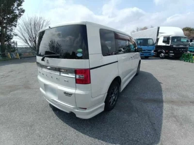 Mitsubishi DELICA D5