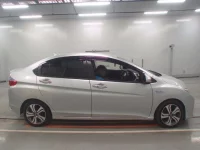 Honda GRACE лот № 10720 оценка 3.5  с аукциона в Японии 2