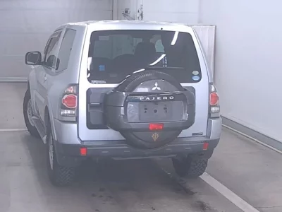 Mitsubishi PAJERO  с аукциона в Японии