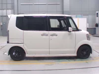 Honda N BOX лот № 30007 оценка 4  с аукциона в Японии 2