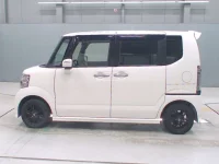 Honda N BOX лот № 30007 оценка 4  с аукциона в Японии 3