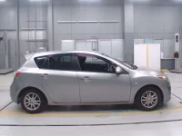 Mazda AXELA лот № 70080 оценка 3  с аукциона в Японии 2