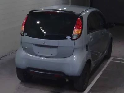 Mitsubishi i