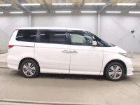 Honda ELYSION лот № 9002 оценка 3.5  с аукциона в Японии 2