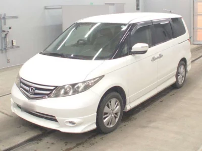Honda ELYSION  с аукциона в Японии