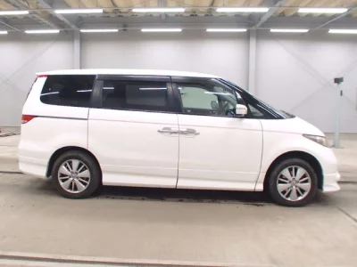 Honda ELYSION  с аукциона в Японии