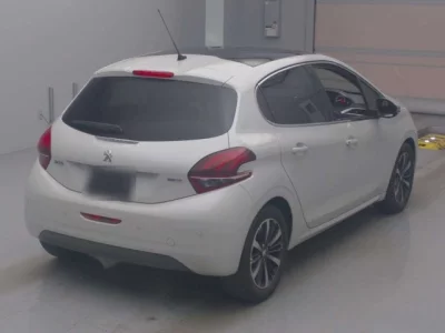 Peugeot 208  с аукциона в Японии