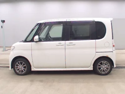 Daihatsu TANTO  с аукциона в Японии