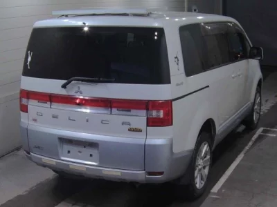 Mitsubishi Delica D:5