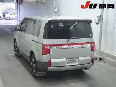 Mitsubishi DELICA D5