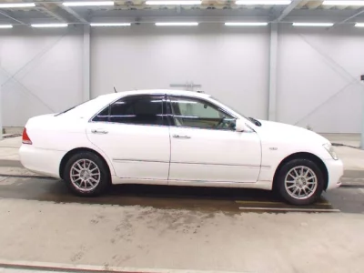 Toyota CROWN  с аукциона в Японии