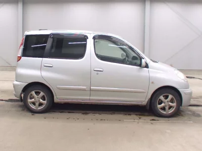 Toyota FUNCARGO  с аукциона в Японии