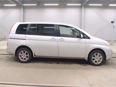 Toyota ISIS  с аукциона в Японии