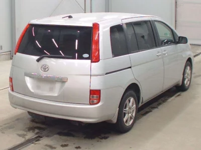 Toyota ISIS  с аукциона в Японии