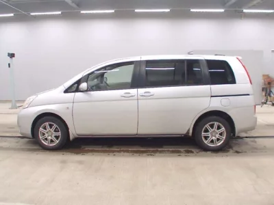 Toyota ISIS  с аукциона в Японии