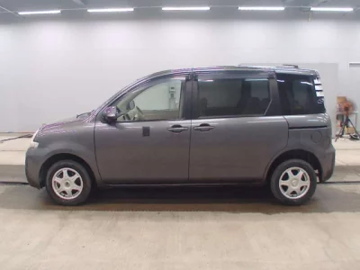 Toyota SIENTA  с аукциона в Японии