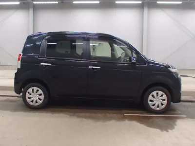 Toyota SPADE  с аукциона в Японии