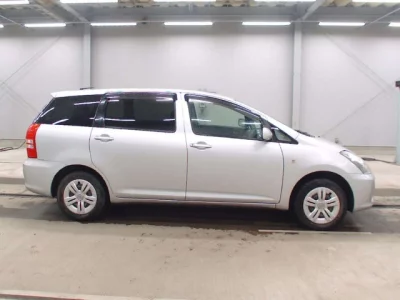 Toyota WISH  с аукциона в Японии