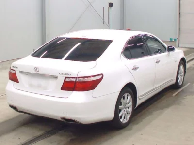 Lexus LS  с аукциона в Японии
