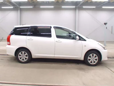 Toyota WISH  с аукциона в Японии