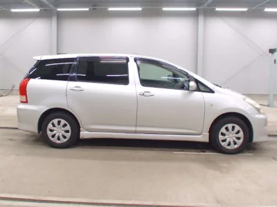 Toyota WISH  с аукциона в Японии