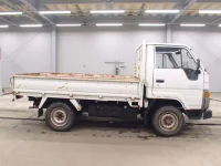 Toyota HIACE TRUCK лот № 3165 оценка R  с аукциона в Японии 2