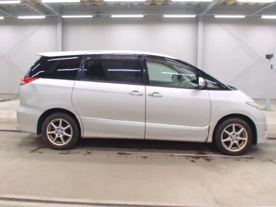 Toyota ESTIMA  с аукциона в Японии