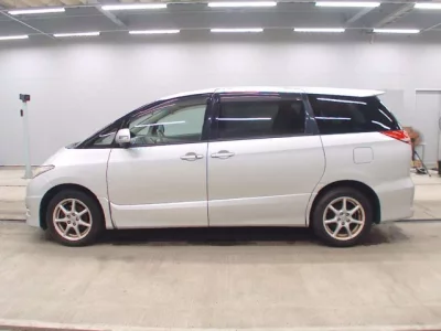 Toyota ESTIMA  с аукциона в Японии