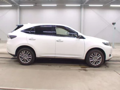 Toyota HARRIER  с аукциона в Японии