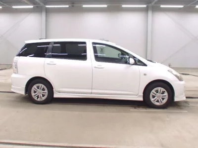 Toyota WISH  с аукциона в Японии