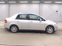 Nissan TIIDA LATIO лот № 3334 оценка 3  с аукциона в Японии 2