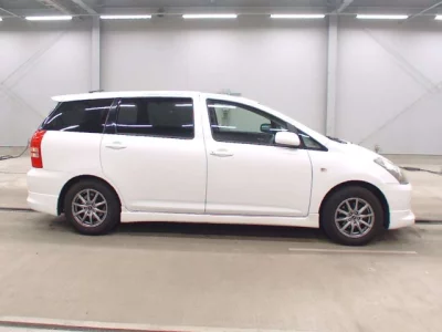Toyota WISH  с аукциона в Японии