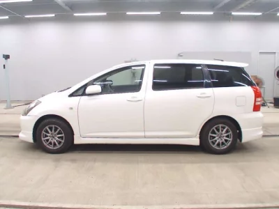 Toyota WISH  с аукциона в Японии