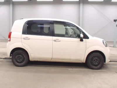 Toyota PORTE  с аукциона в Японии