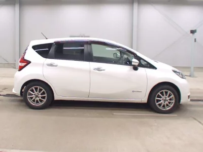 Nissan NOTE  с аукциона в Японии