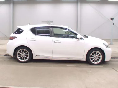 Lexus CT  с аукциона в Японии