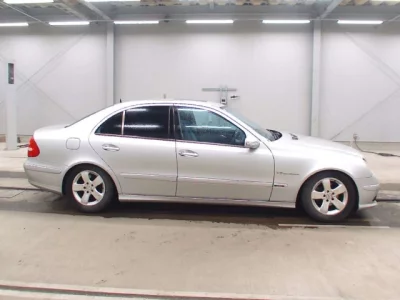 Mercedes-Benz E CLASS  с аукциона в Японии