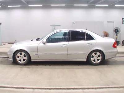 Mercedes-Benz E CLASS  с аукциона в Японии