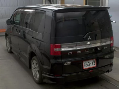 Mitsubishi Delica D:5