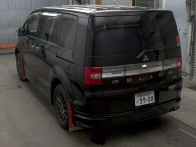 Mitsubishi Delica D:5