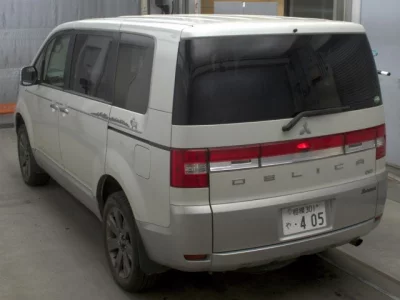 Mitsubishi Delica D:5