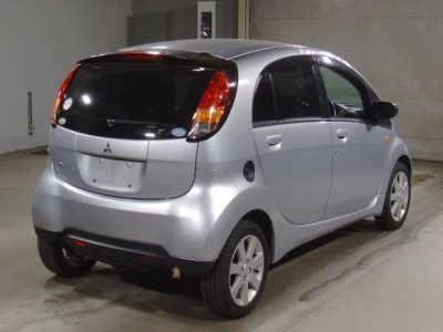 Mitsubishi i