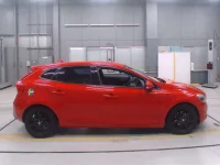 Volvo V40 лот № 30356 оценка 4.5  с аукциона в Японии 2