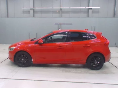 Volvo V40  с аукциона в Японии