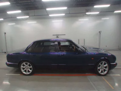 Jaguar XJ SERIES  с аукциона в Японии