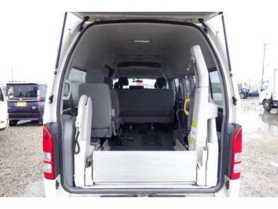 Toyota HIACE  с аукциона в Японии