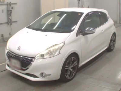 Peugeot 208  с аукциона в Японии
