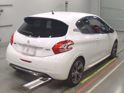 Peugeot 208  с аукциона в Японии